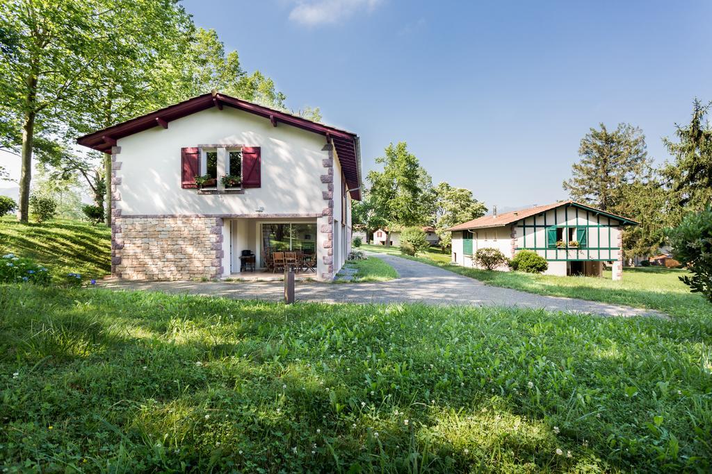 Domaine Harrieta Villa Saint-Jean-le-Vieux  Exterior photo